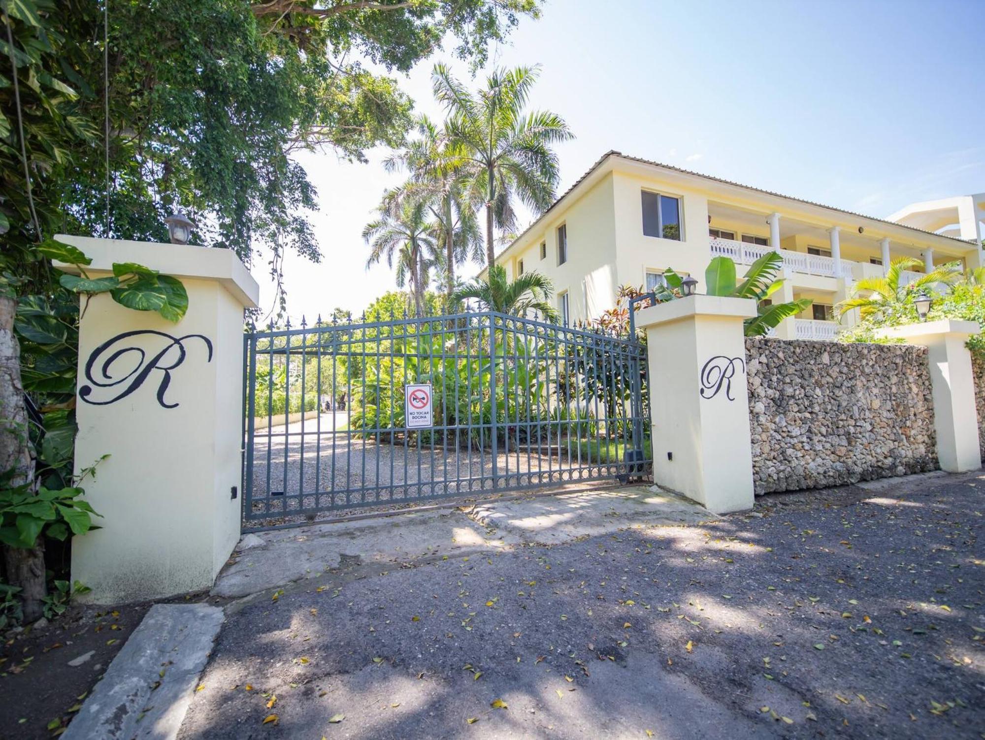 Room In Guest Room - 2Br Caribbean Condo In Cabarete Center Exteriör bild